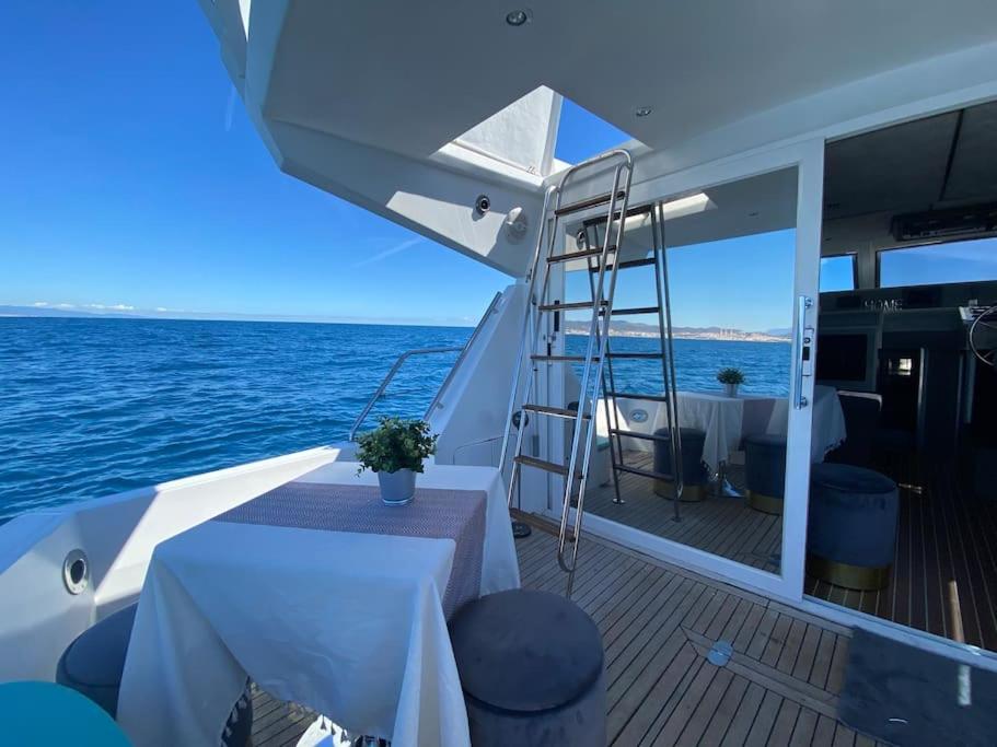 Barco Muy Romantico Con Parking! 산트 아드리아 데 베소스 외부 사진