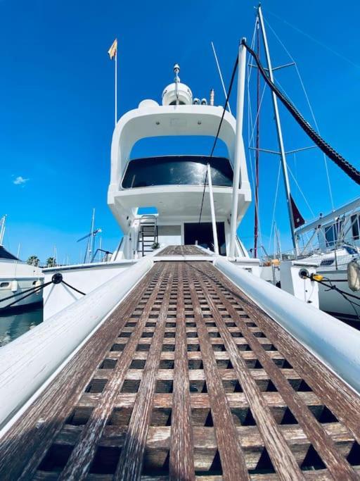 Barco Muy Romantico Con Parking! 산트 아드리아 데 베소스 외부 사진