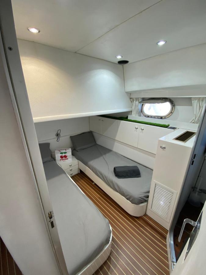Barco Muy Romantico Con Parking! 산트 아드리아 데 베소스 외부 사진