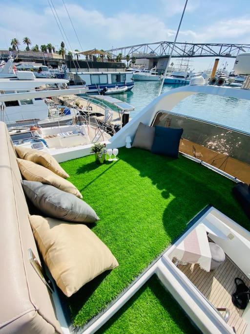 Barco Muy Romantico Con Parking! 산트 아드리아 데 베소스 외부 사진